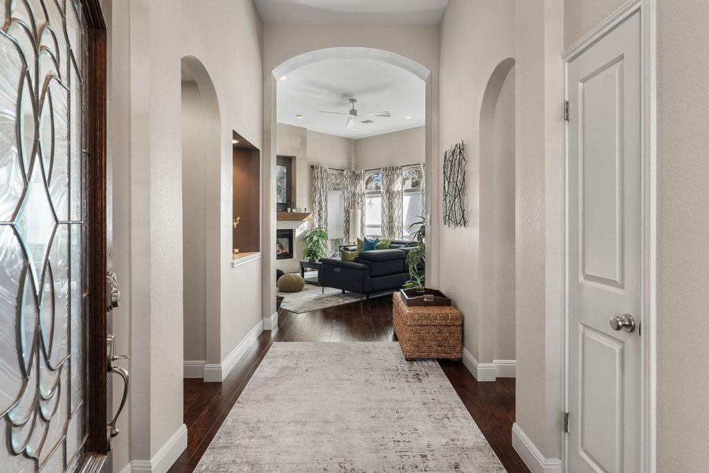 6913 Auckland Drive Austin, TX 78749 - Photo 4 of 39