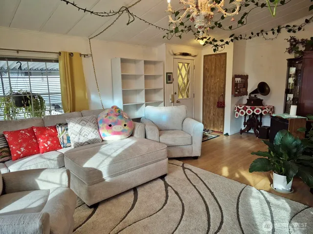 $169,900 | 16300 State Highway, Unit 50, Poulsbo, WA 98370