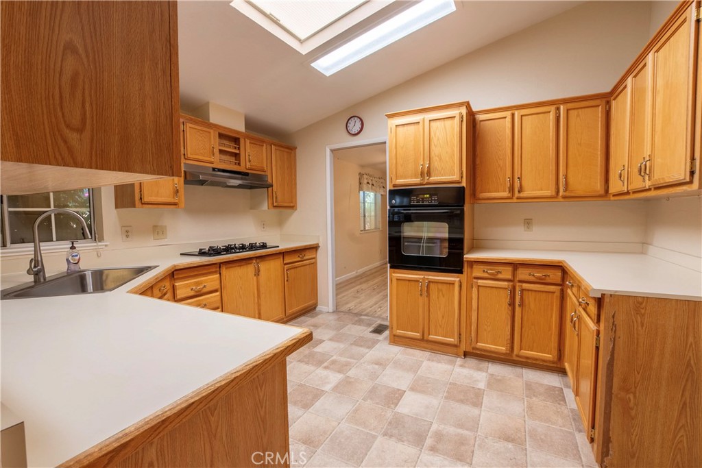 2050 Springfield Drive, Unit 149 Chico, CA 95928 - Photo 4 of 45 Kitchen