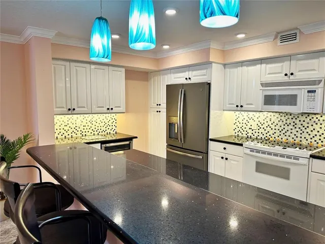 $3,800 | 1460 Gulf Boulevard, Unit 912, Clearwater Beach, FL 33767