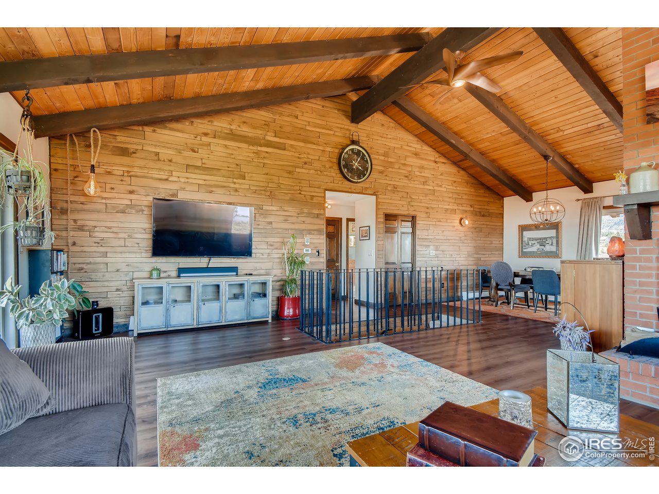1069 Brook Road Boulder, CO 80302 - Photo 6 of 38 Vaulted ceilings