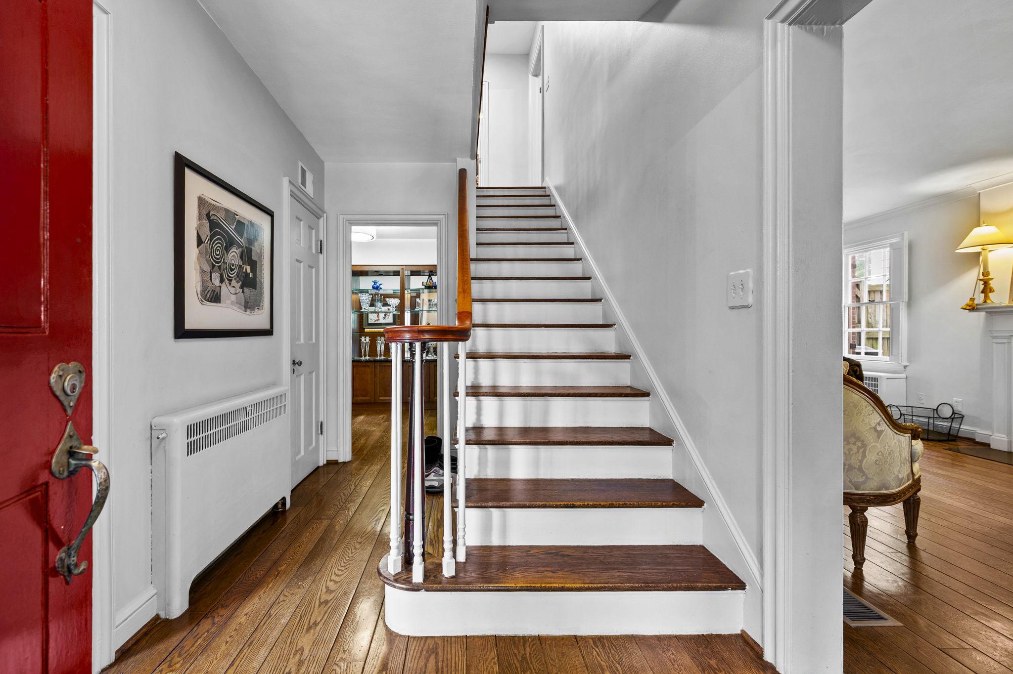 1522 Dale Drive Silver Spring, MD 20910 - Photo 4 of 66 Entryway