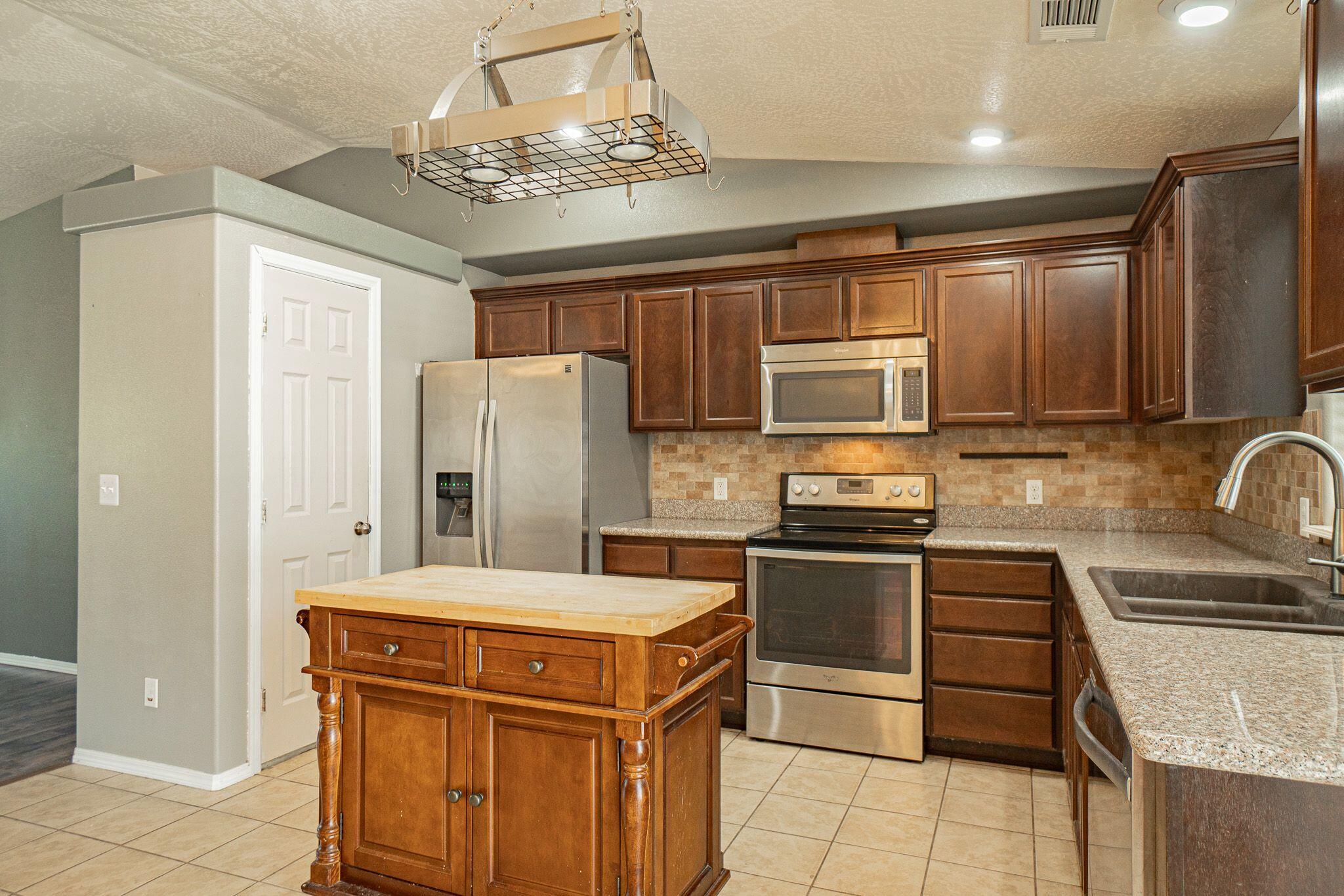 1539 Thomas Road Medford, OR 97501 - Photo 4 of 19 sAacfOfs