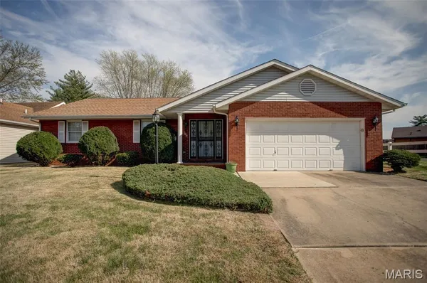 $224,900 | 1814 Muny Vista Court, Alton, IL 62002