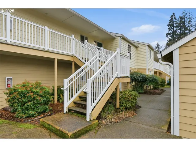 $259,500 | 13216 Northeast Salmon Creek Avenue, Unit A4, Vancouver, WA 98686