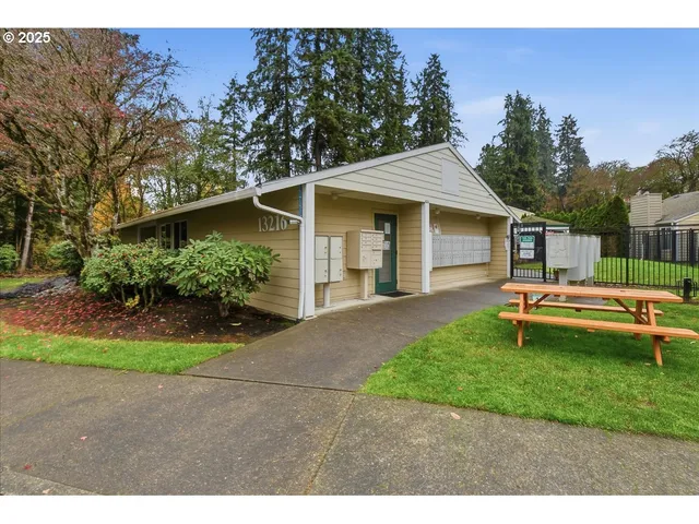 $259,500 | 13216 Northeast Salmon Creek Avenue, Unit A4, Vancouver, WA 98686