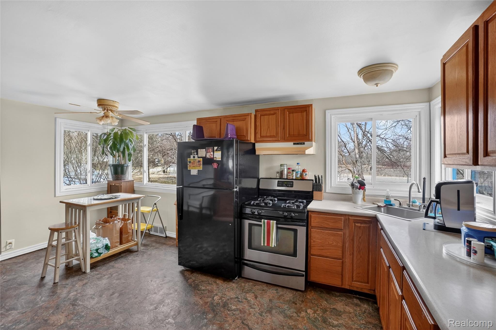 13343 Fenton Road Fenton, MI 48430 - Photo 23 of 45 14-13343-Fenton-Rd-Fenton-MI-48430-WindowStill.jpg