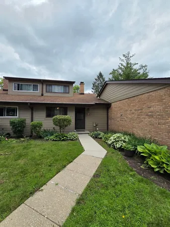 $1,975 | 59 Mariner Lane North, Unit 59, Fox Lake, IL 60020