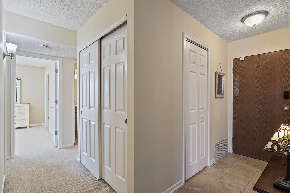 520 Biesterfield Road, Unit 213D Elk Grove Village, IL 60007 - Photo 12 of 26