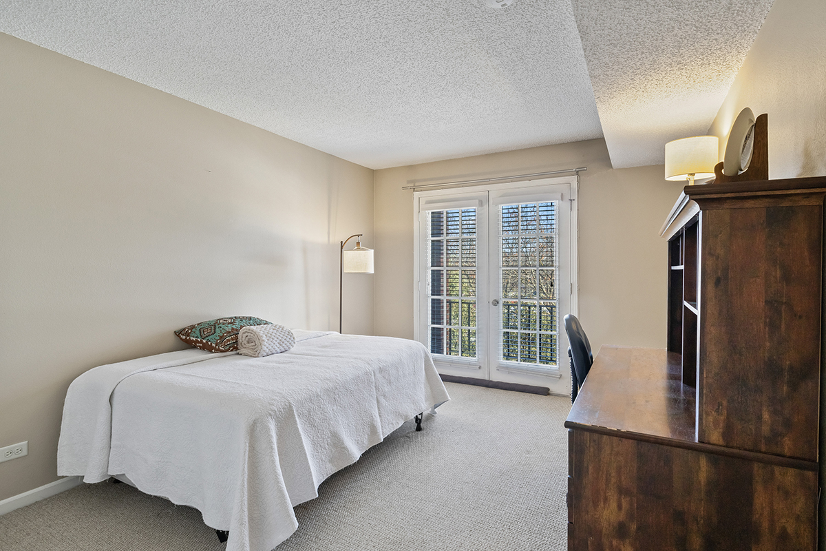 520 Biesterfield Road, Unit 213D Elk Grove Village, IL 60007 - Photo 13 of 26