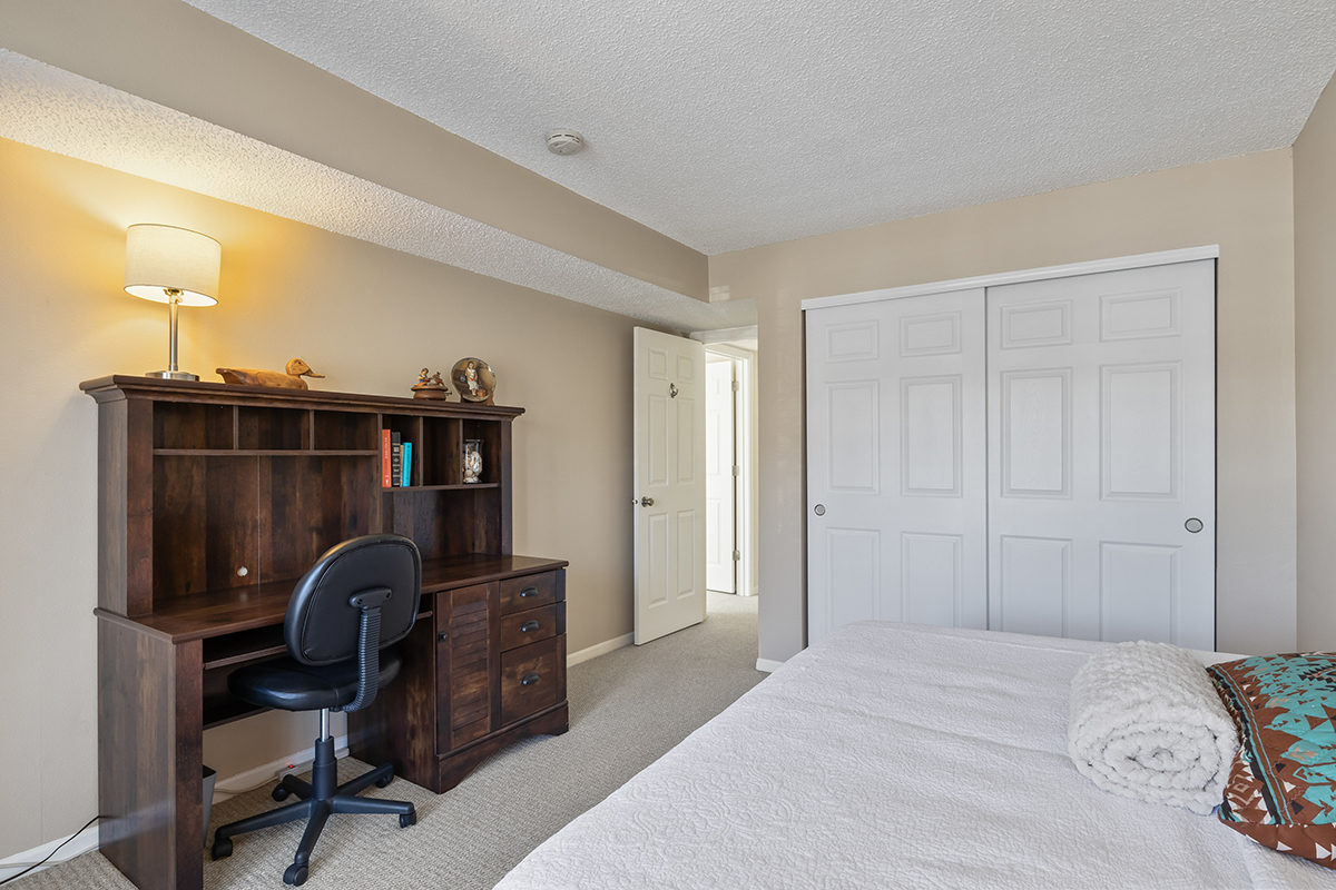 520 Biesterfield Road, Unit 213D Elk Grove Village, IL 60007 - Photo 14 of 26
