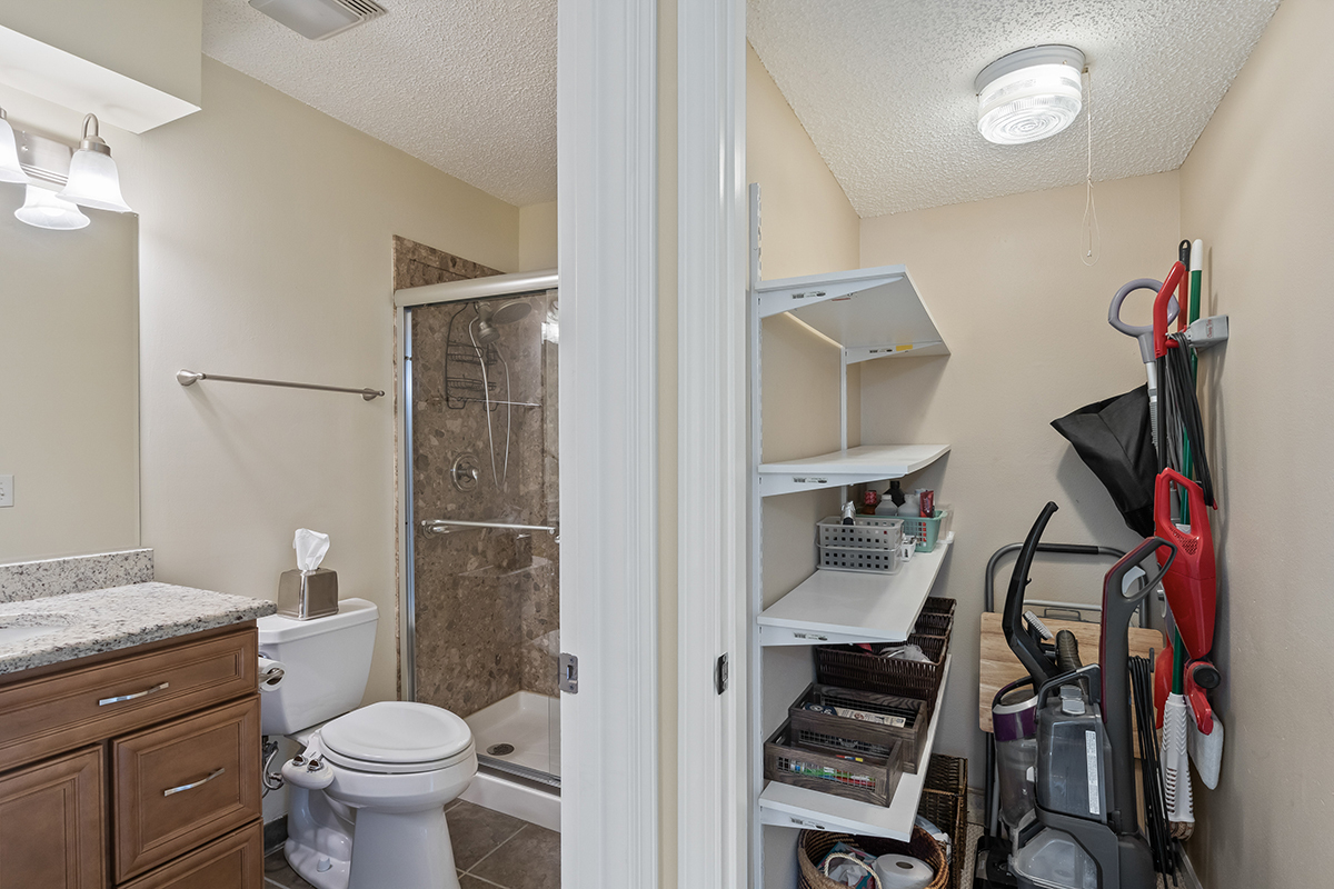 520 Biesterfield Road, Unit 213D Elk Grove Village, IL 60007 - Photo 15 of 26
