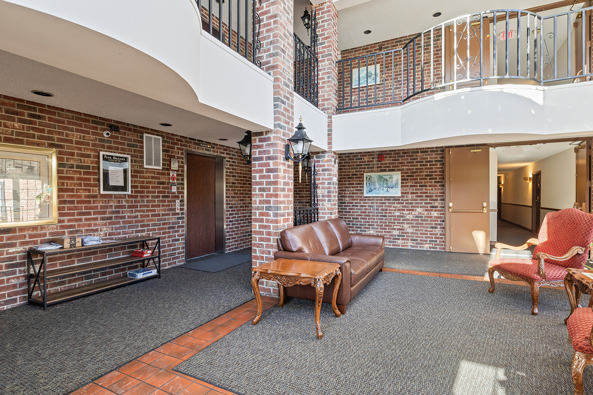 520 Biesterfield Road, Unit 213D Elk Grove Village, IL 60007 - Photo 3 of 26
