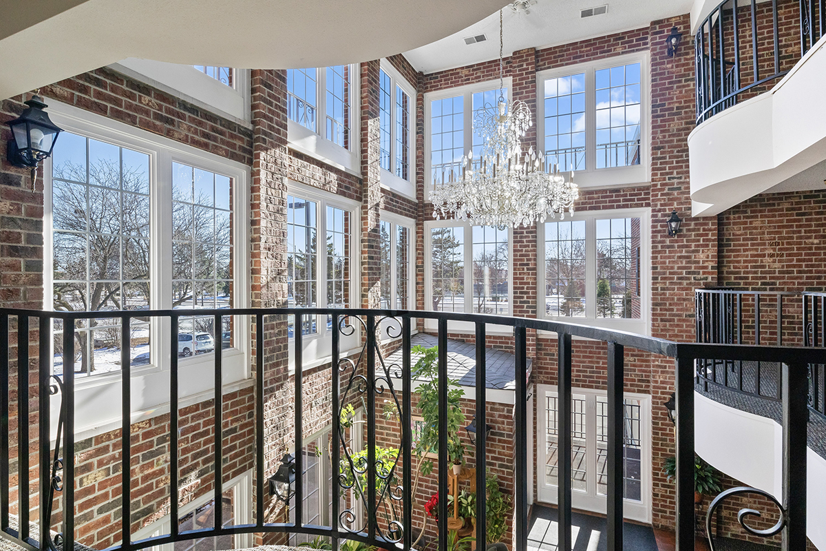 520 Biesterfield Road, Unit 213D Elk Grove Village, IL 60007 - Photo 4 of 26