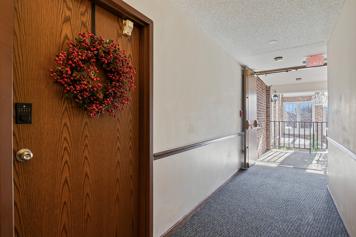 520 Biesterfield Road, Unit 213D Elk Grove Village, IL 60007 - Photo 5 of 26