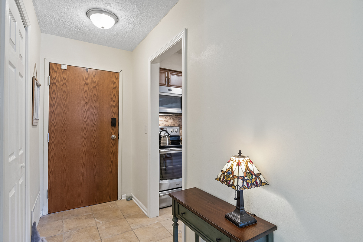 520 Biesterfield Road, Unit 213D Elk Grove Village, IL 60007 - Photo 6 of 26