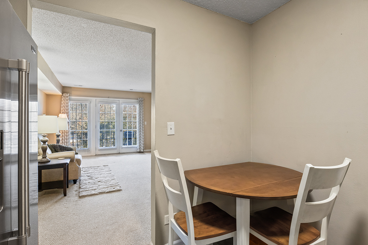 520 Biesterfield Road, Unit 213D Elk Grove Village, IL 60007 - Photo 8 of 26