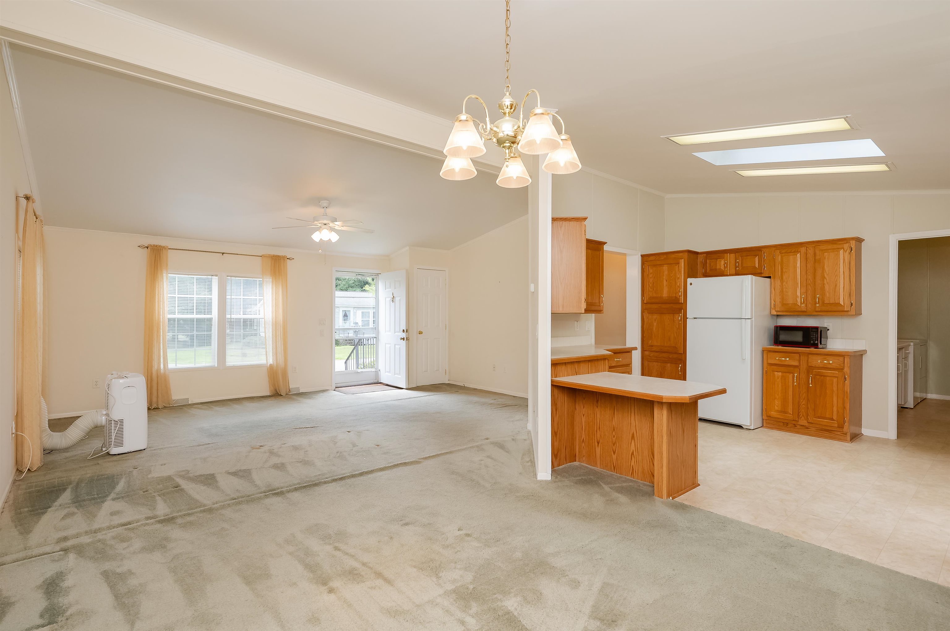 12 Murray Drive Rochester, NH 03868 - Photo 3 of 34