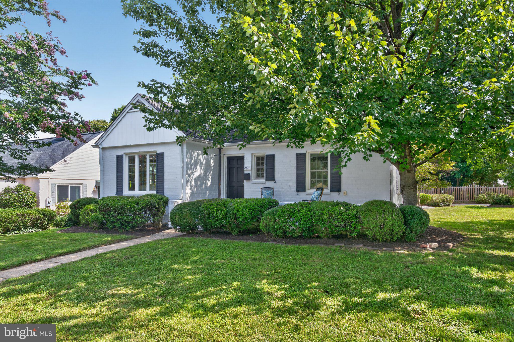 2601 Military Road Arlington, VA 22207 - Photo 4 of 119 Where Classic Meets Cozy!