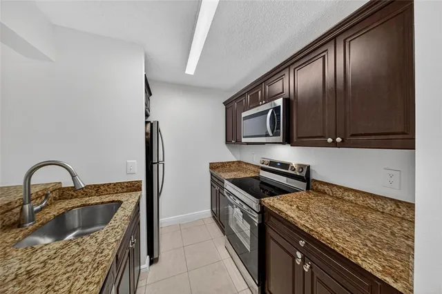 $1,990 | 913 Meadows Circle, Unit 913, Boynton Beach, FL 33436
