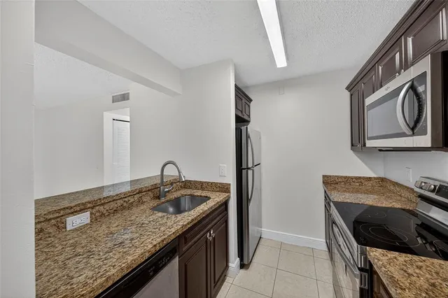 $1,990 | 913 Meadows Circle, Unit 913, Boynton Beach, FL 33436