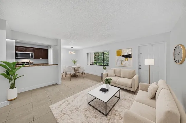 $1,990 | 913 Meadows Circle, Unit 913, Boynton Beach, FL 33436