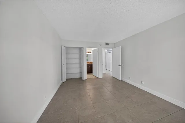 $1,990 | 913 Meadows Circle, Unit 913, Boynton Beach, FL 33436