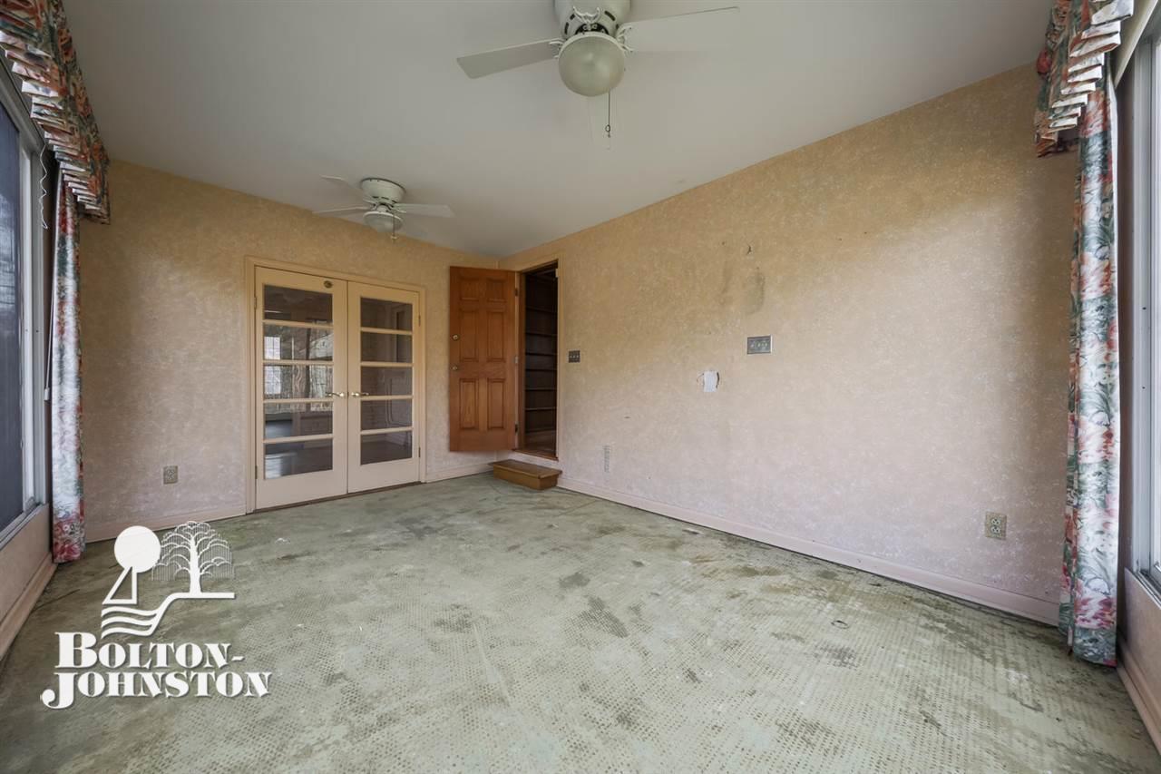 1175 Bishop Road Grosse Pointe, MI 48230 - Photo 28 of 53 31373555-27.JPG