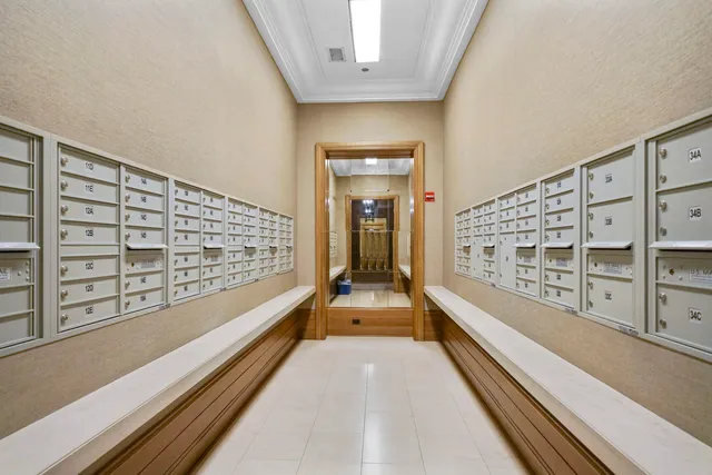 $1,550,000 | 10 East Delaware Place, Unit 18E, Chicago, IL 60611