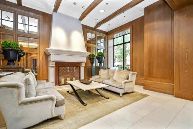 $1,550,000 | 10 East Delaware Place, Unit 18E, Chicago, IL 60611