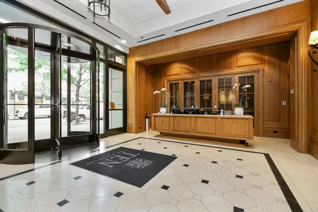 $1,550,000 | 10 East Delaware Place, Unit 18E, Chicago, IL 60611