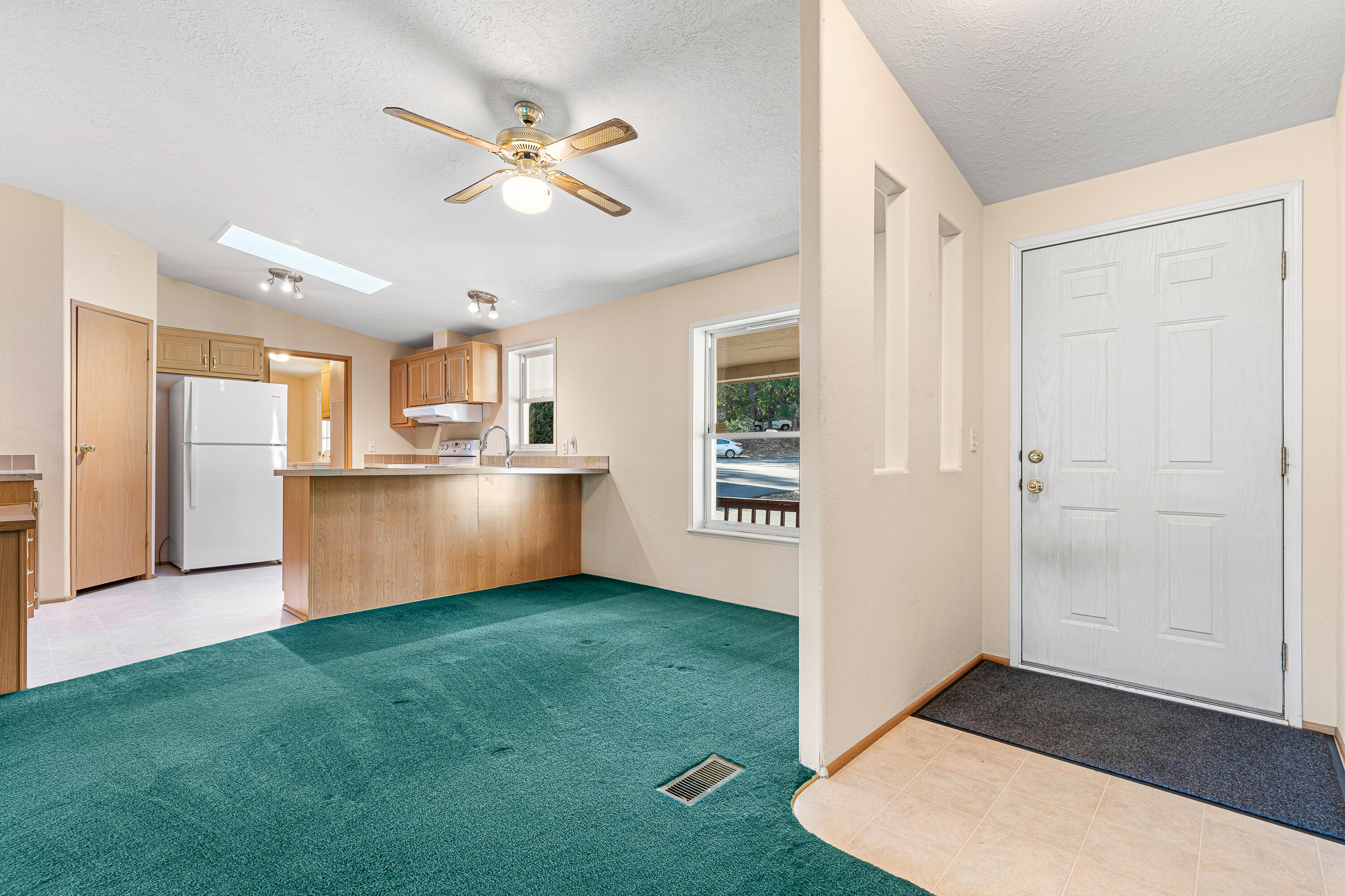 204 Lancelot Ln, Merlin, OR 97532