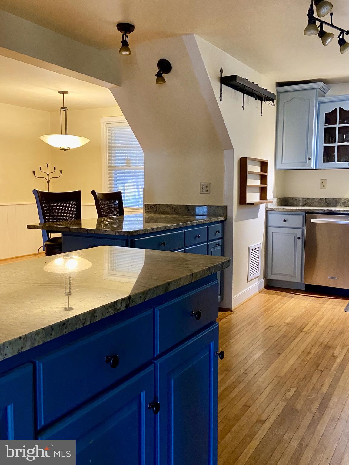 19403 Burnside Bridge Road Keedysville, MD 21756 - Photo 43 of 64 Kitchen adjoining eating area