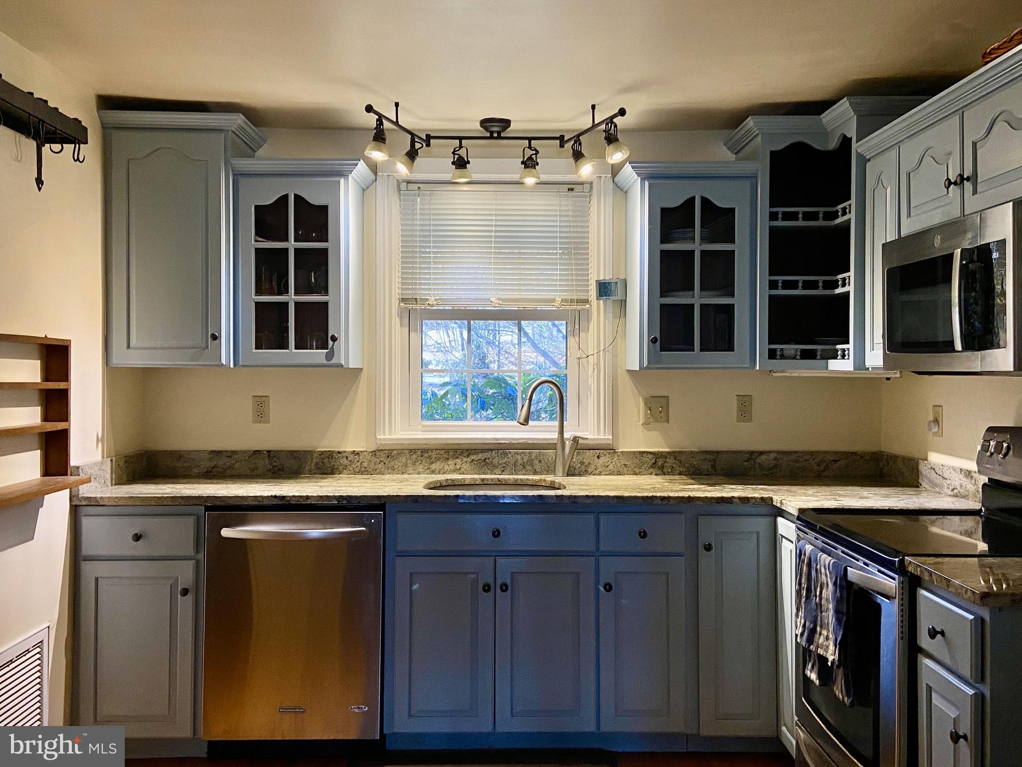 19403 Burnside Bridge Road Keedysville, MD 21756 - Photo 44 of 64 Kitchen Sink & Counters