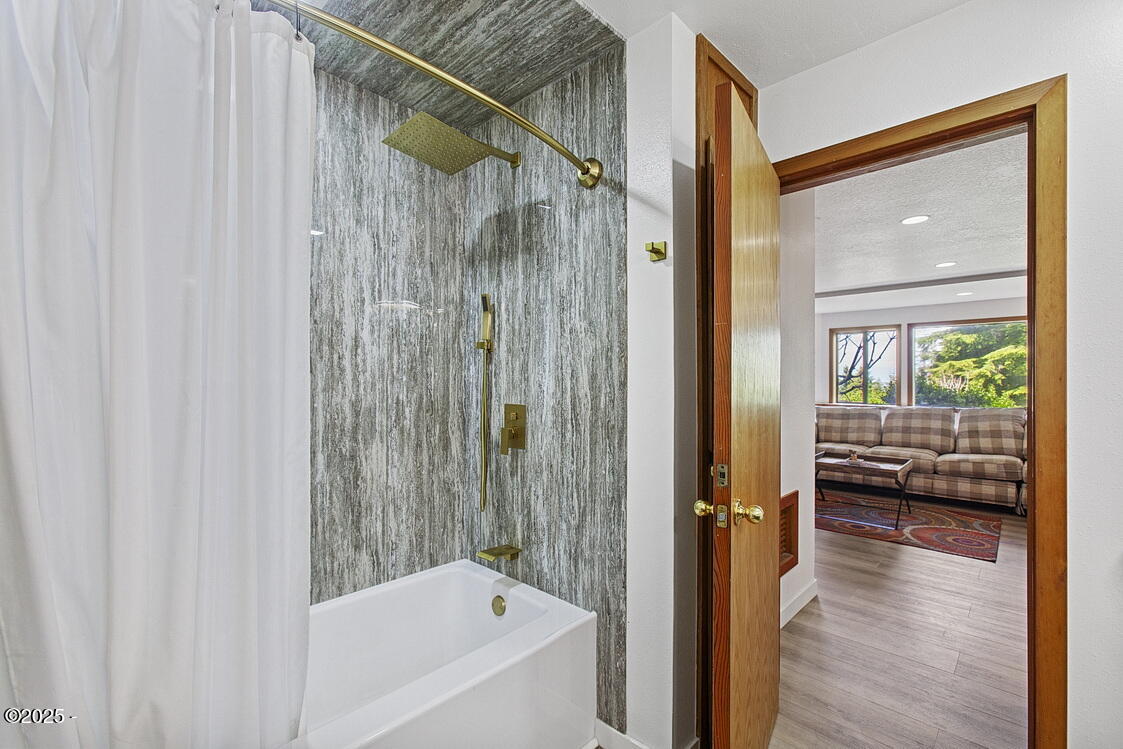 445 Summit View Lane Gleneden Beach, OR 97388 - Photo 42 of 67 Bathroom 2 Downstairs