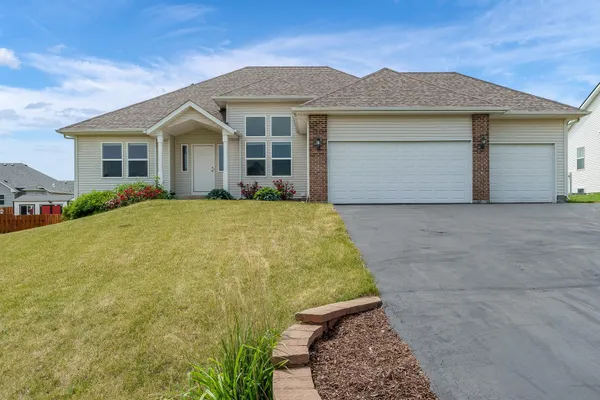 $354,000 | 622 Ashleigh Lane, Roscoe, IL 61073