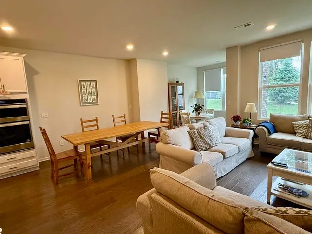 $3,200 | 22478 Woodbridge Lane, Novi, MI 48375