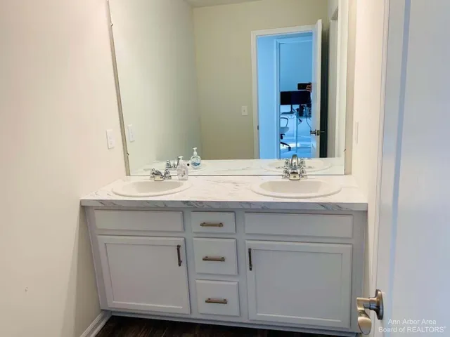 $3,200 | 22478 Woodbridge Lane, Novi, MI 48375