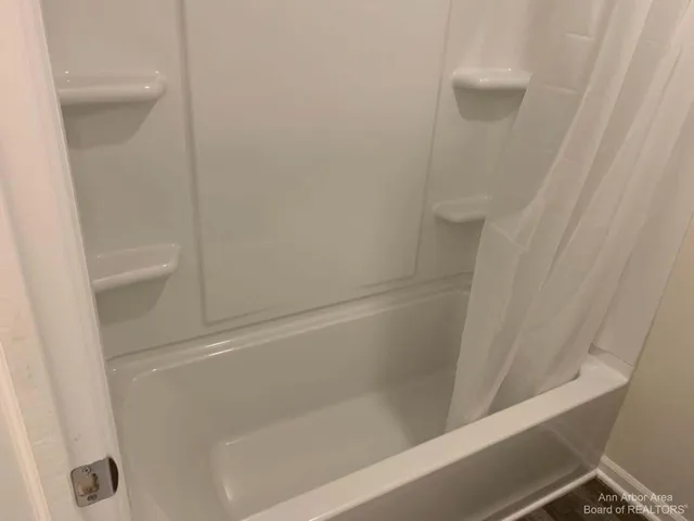 $3,200 | 22478 Woodbridge Lane, Novi, MI 48375