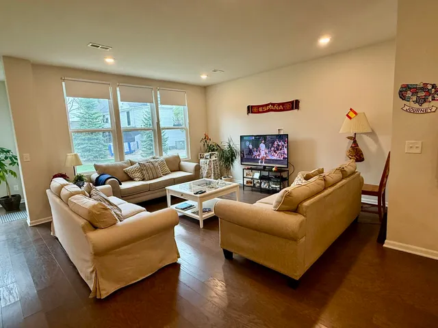 $3,200 | 22478 Woodbridge Lane, Novi, MI 48375