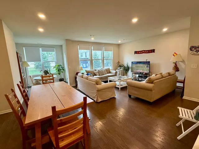 $3,200 | 22478 Woodbridge Lane, Novi, MI 48375