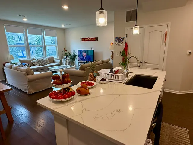 $3,200 | 22478 Woodbridge Lane, Novi, MI 48375