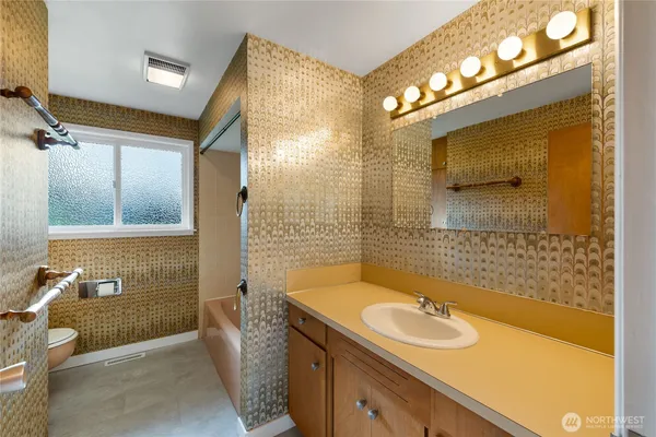 $600,000 | 16005 Laconner Whitney Road, La Conner, WA 98257