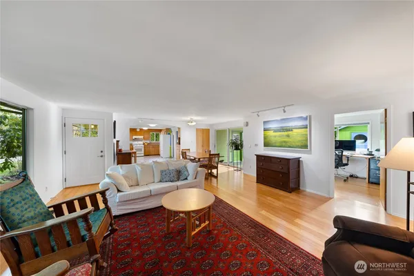 $600,000 | 16005 Laconner Whitney Road, La Conner, WA 98257