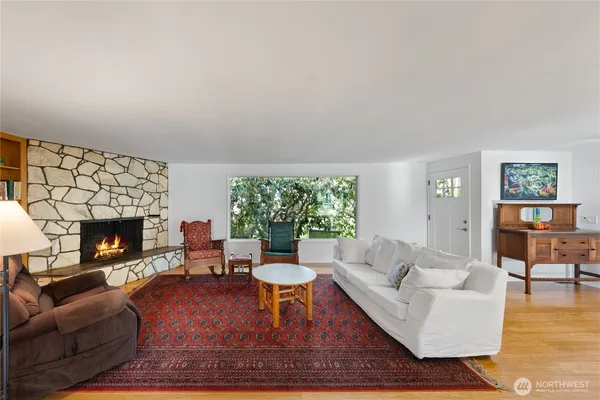 $600,000 | 16005 Laconner Whitney Road, La Conner, WA 98257