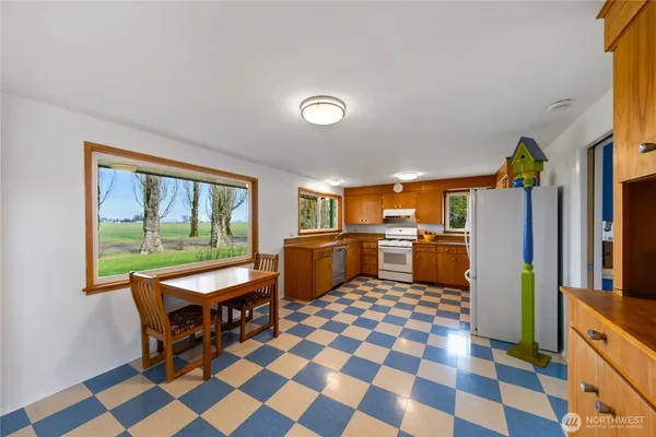 $600,000 | 16005 Laconner Whitney Road, La Conner, WA 98257