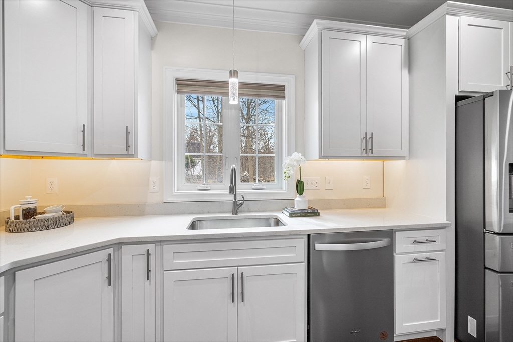 7 Alan R Gerrish Drive, Unit 7 Woburn, MA 01801 - Photo 6 of 40