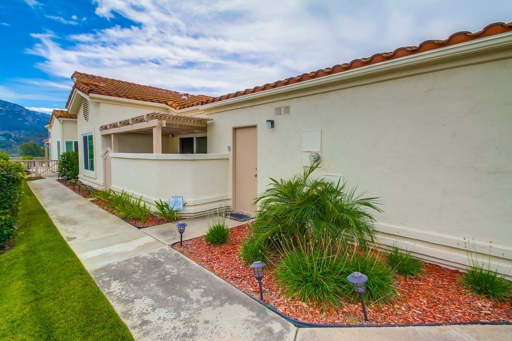 8920 Circle R View Lane Escondido, CA 92026 - Photo 23 of 25