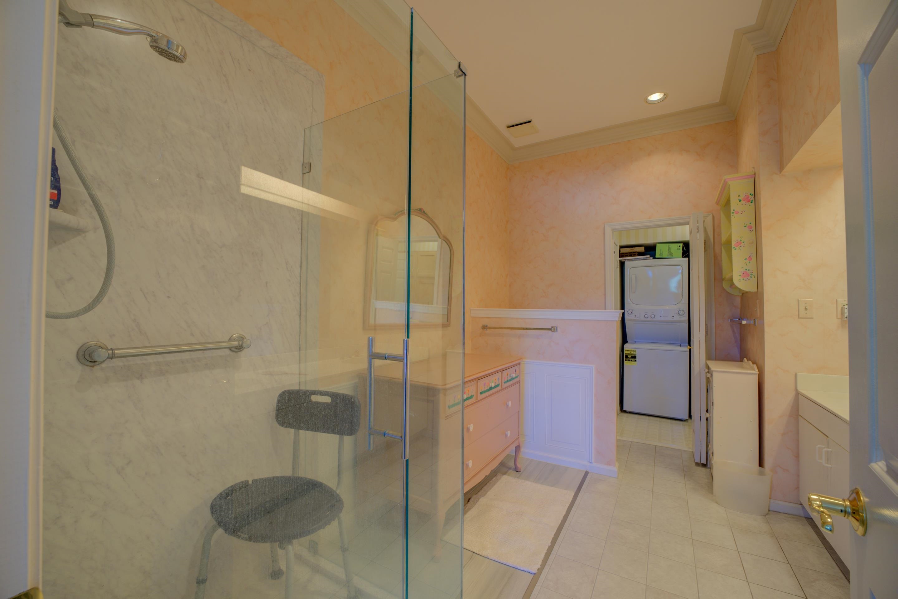 405 South Perkins Road, Unit 450 Memphis, TN 38117 - Photo 11 of 28 a bathroom with a shower and a sink