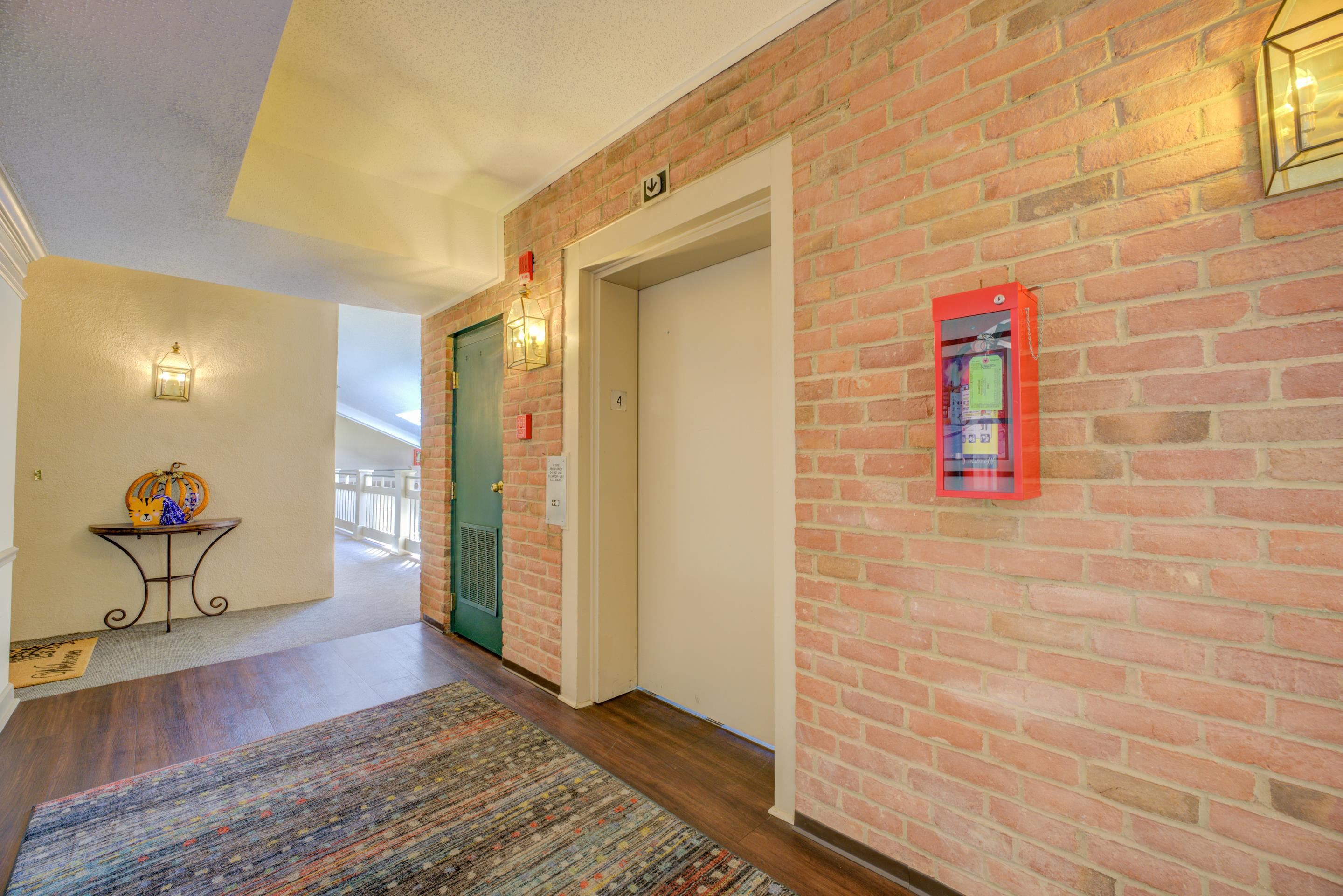 405 South Perkins Road, Unit 450 Memphis, TN 38117 - Photo 17 of 28 a view of a hallway with wooden floor and a bathroom